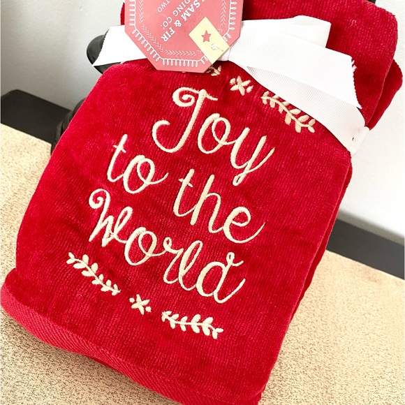 New SET OF 2 JOY TO THE WORLD Hand Towels - Picture 5 of 6